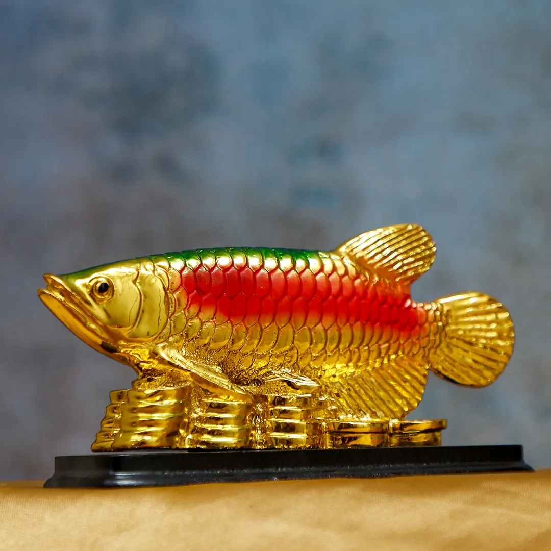 FISH GOLDEN STATUE