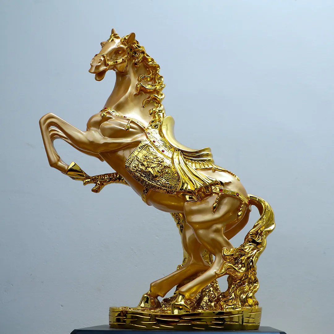 HORSE GOLDEN STATUE