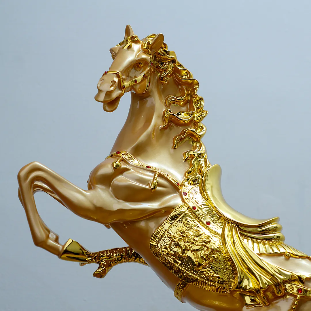 HORSE GOLDEN STATUE - 2
