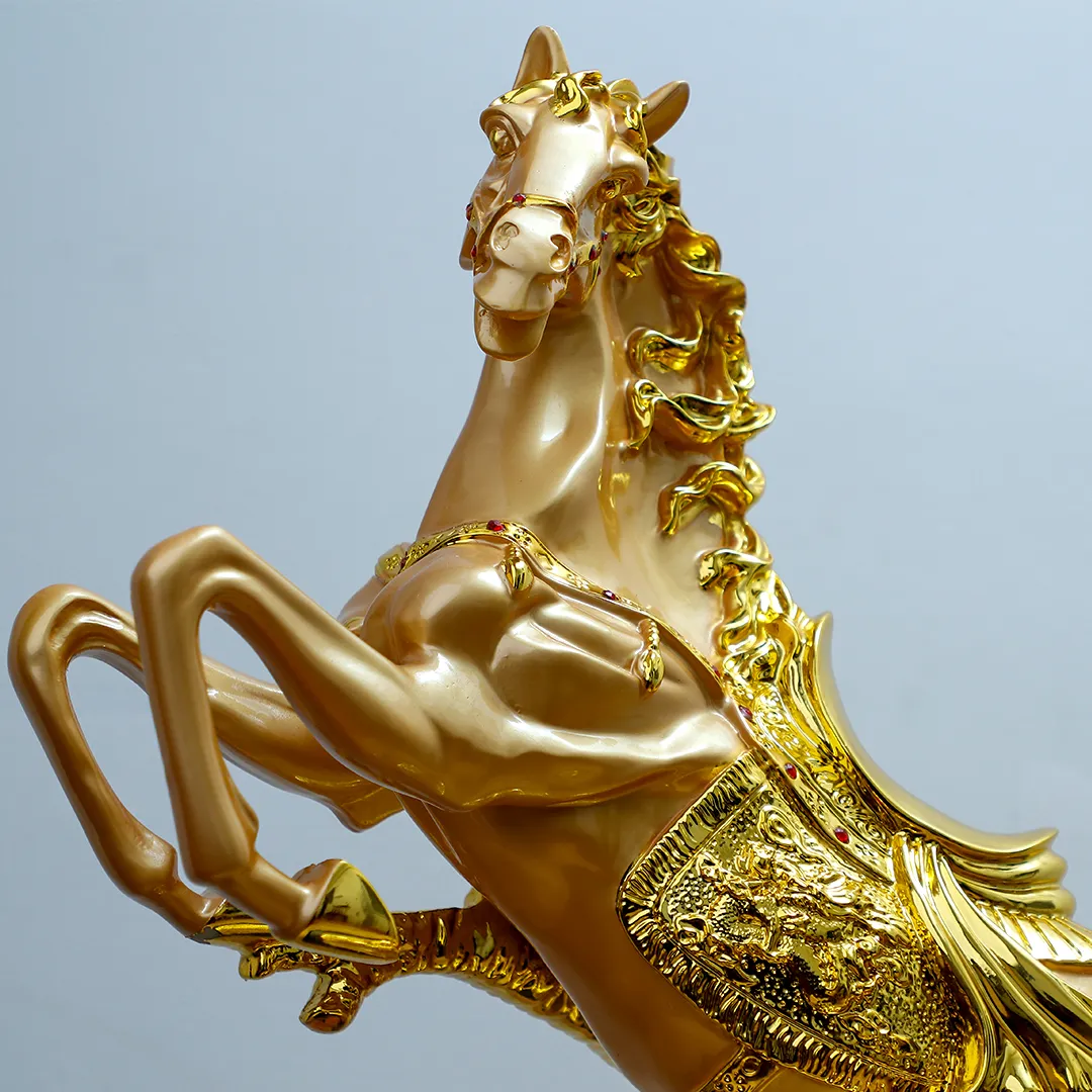 HORSE GOLDEN STATUE - 3