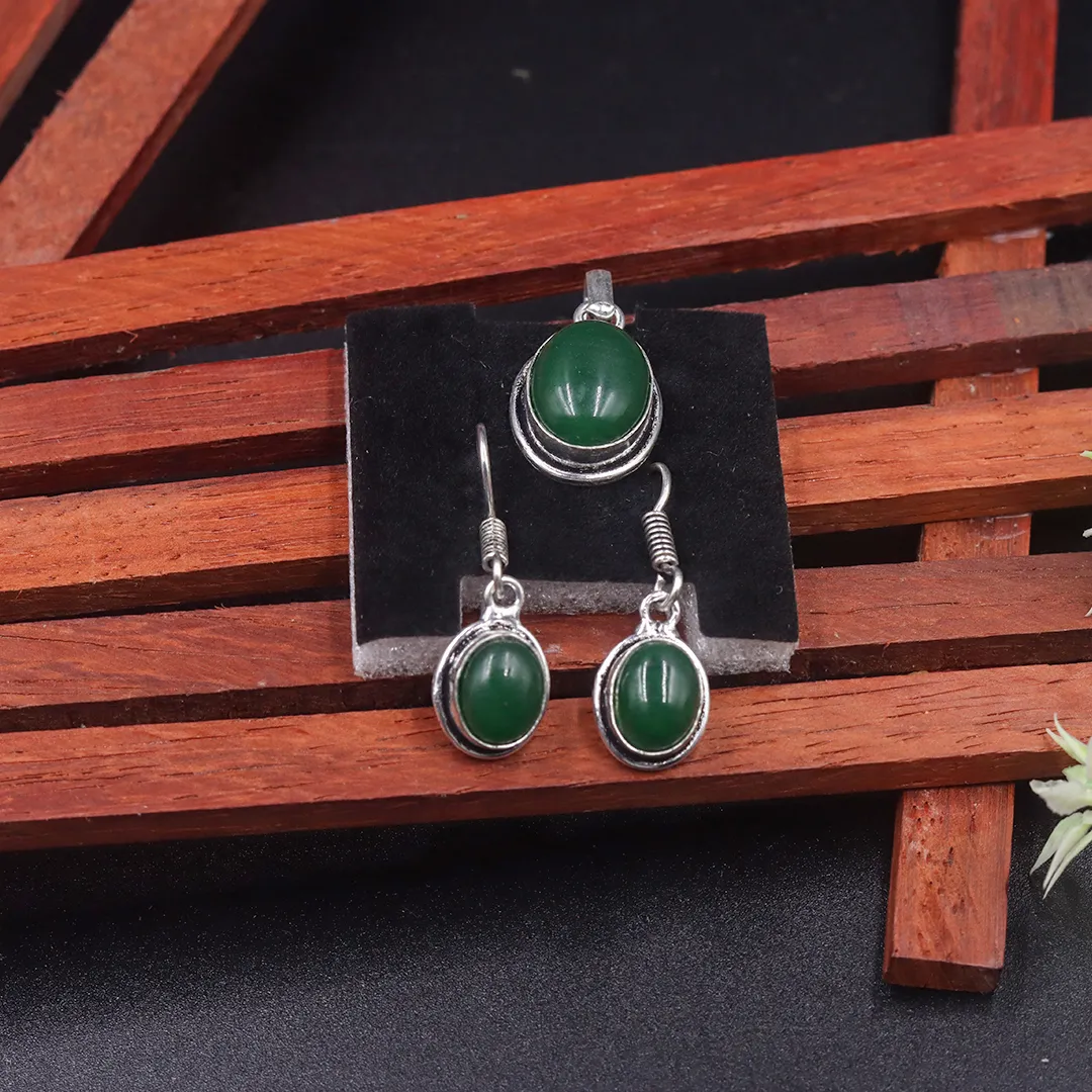 JADE EARRINGS WITH PENDANT