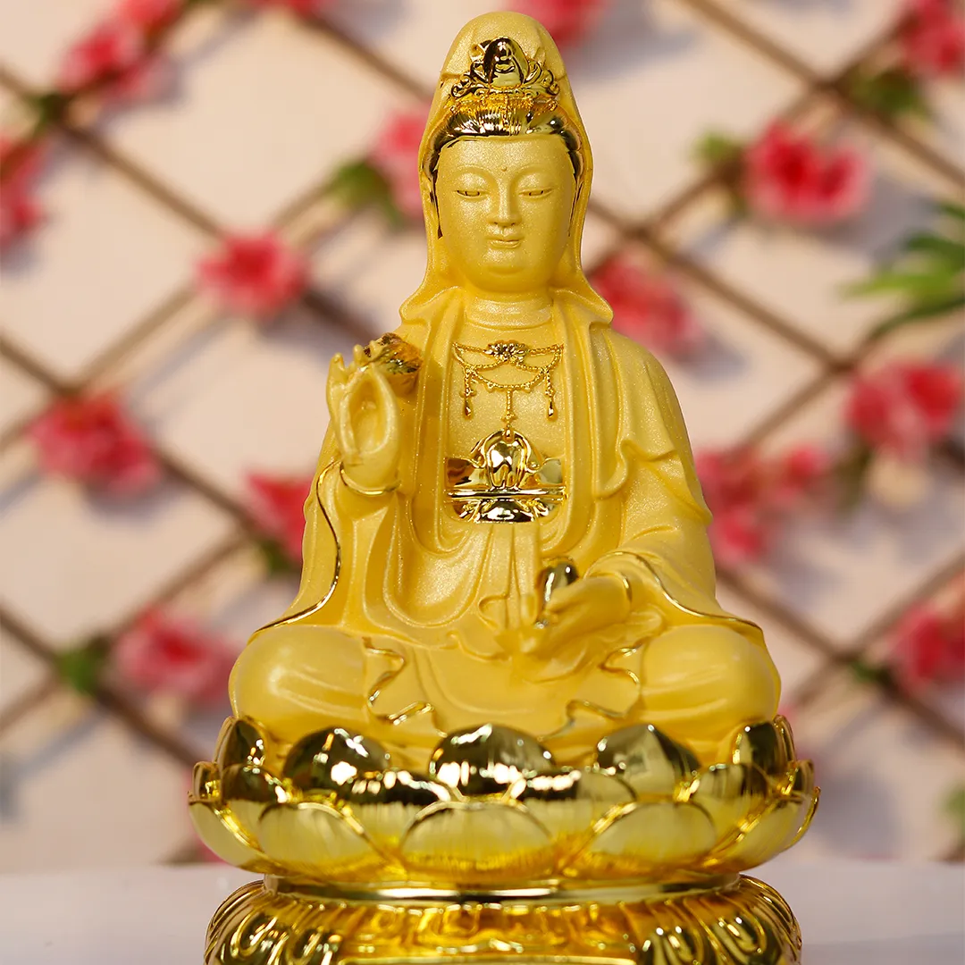 KWANYIN GOLDEN STATUE
