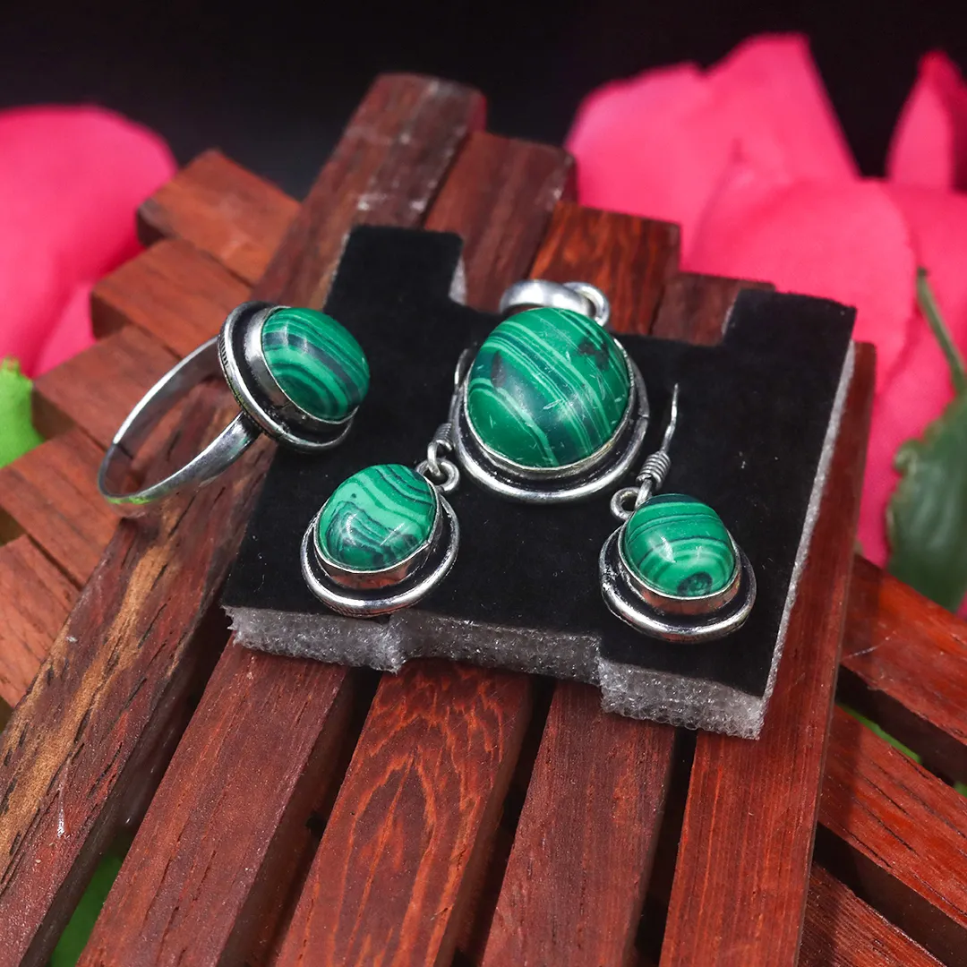 MALACHITE EARRINGS WITH PENDANT