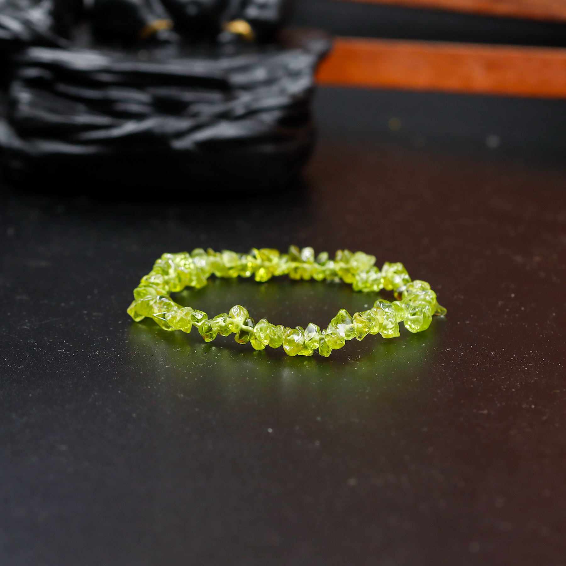 PERIDOT CHIPS BRACELT