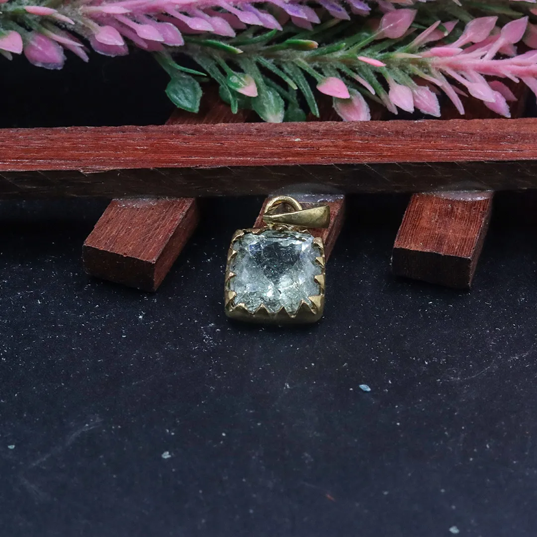 YELLOW SCAPOLITE PENDANT